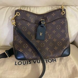 SOLD‼️ 💯 % Auth. LV odèon PM black monogram